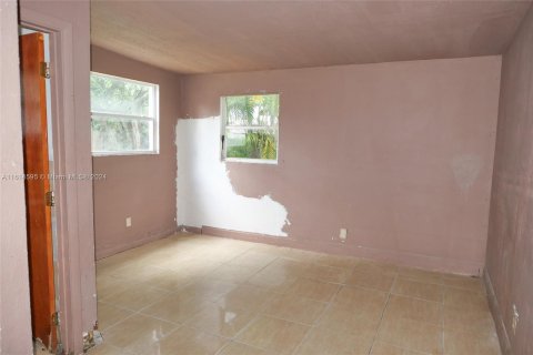 House in North Miami Beach, Florida 3 bedrooms, 181.62 sq.m. № 1402829 - photo 22