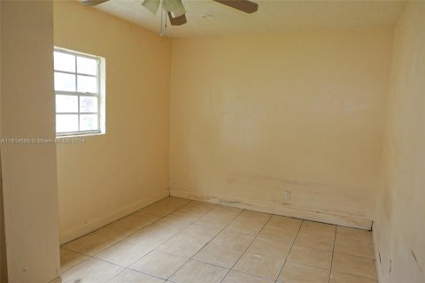 House in North Miami Beach, Florida 3 bedrooms, 181.62 sq.m. № 1402829 - photo 17