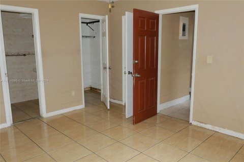 House in North Miami Beach, Florida 3 bedrooms, 181.62 sq.m. № 1402829 - photo 20