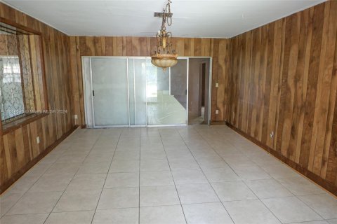 House in North Miami Beach, Florida 3 bedrooms, 181.62 sq.m. № 1402829 - photo 6