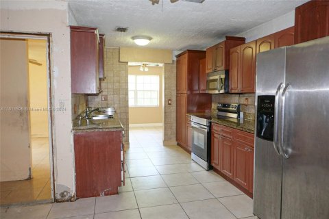 House in North Miami Beach, Florida 3 bedrooms, 181.62 sq.m. № 1402829 - photo 8