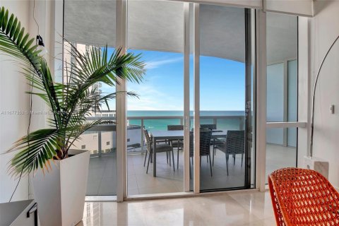 Condo in Sunny Isles Beach, Florida, 2 bedrooms  № 1402938 - photo 3