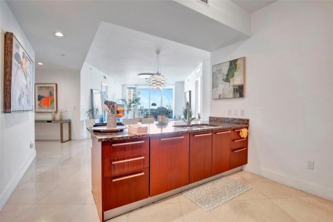 Condo in Sunny Isles Beach, Florida, 2 bedrooms  № 1402938 - photo 14