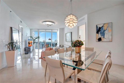 Condo in Sunny Isles Beach, Florida, 2 bedrooms  № 1402938 - photo 1