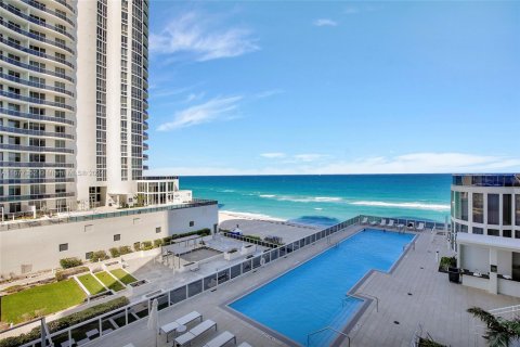 Condo in Sunny Isles Beach, Florida, 2 bedrooms  № 1402938 - photo 6