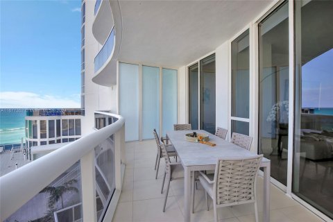 Condo in Sunny Isles Beach, Florida, 2 bedrooms  № 1402938 - photo 5