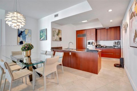 Condo in Sunny Isles Beach, Florida, 2 bedrooms  № 1402938 - photo 11