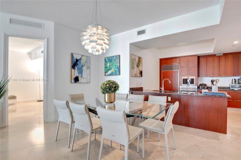 Condo in Sunny Isles Beach, Florida, 2 bedrooms  № 1402938 - photo 12