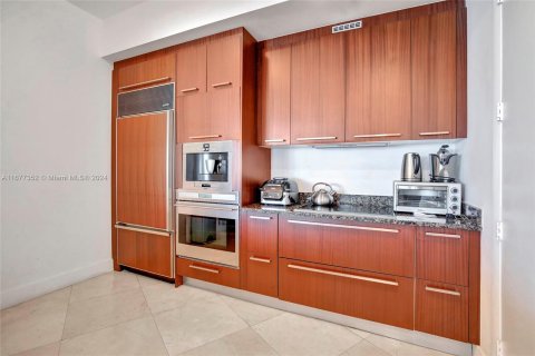 Condo in Sunny Isles Beach, Florida, 2 bedrooms  № 1402938 - photo 16