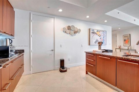 Condo in Sunny Isles Beach, Florida, 2 bedrooms  № 1402938 - photo 15