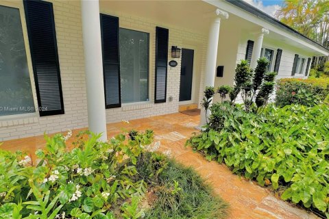Villa ou maison à vendre à Pinecrest, Floride: 4 chambres, 229.19 m2 № 1155106 - photo 2