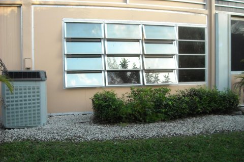 Condo in West Palm Beach, Florida, 1 bedroom  № 919694 - photo 6