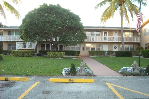 Condo in West Palm Beach, Florida, 1 bedroom  № 919694 - photo 2