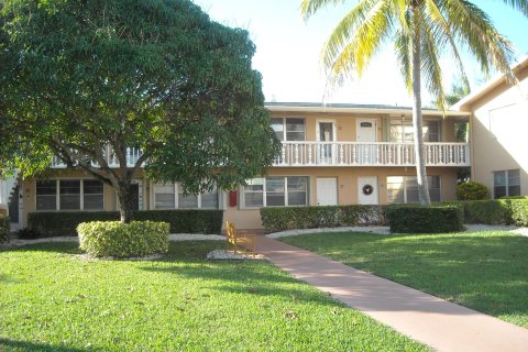 Condo in West Palm Beach, Florida, 1 bedroom  № 919694 - photo 25