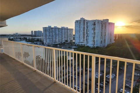 Condominio en venta en Aventura, Florida, 2 dormitorios, 154.78 m2 № 1101290 - foto 3