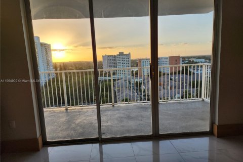 Condominio en venta en Aventura, Florida, 2 dormitorios, 154.78 m2 № 1101290 - foto 7