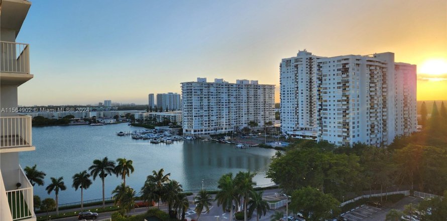 Condo in Aventura, Florida, 2 bedrooms  № 1101290