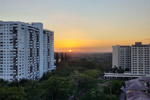 Condo in Aventura, Florida, 2 bedrooms  № 1101290 - photo 9