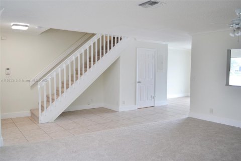 Townhouse in Sunrise, Florida 3 bedrooms, 148.27 sq.m. № 1101287 - photo 3