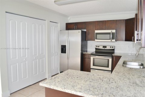 Townhouse in Sunrise, Florida 3 bedrooms, 148.27 sq.m. № 1101287 - photo 6