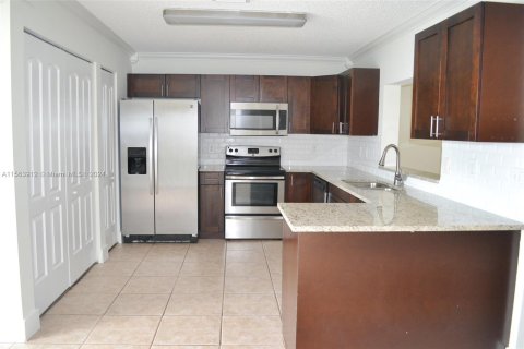 Townhouse in Sunrise, Florida 3 bedrooms, 148.27 sq.m. № 1101287 - photo 5
