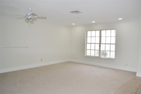 Townhouse in Sunrise, Florida 3 bedrooms, 148.27 sq.m. № 1101287 - photo 4
