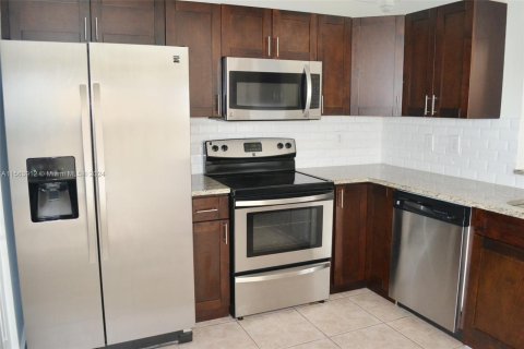 Townhouse in Sunrise, Florida 3 bedrooms, 148.27 sq.m. № 1101287 - photo 7