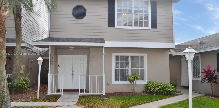 Townhouse in Sunrise, Florida 3 bedrooms, 148.27 sq.m. № 1101287