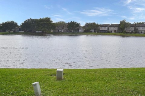 Townhouse in Sunrise, Florida 3 bedrooms, 148.27 sq.m. № 1101287 - photo 20