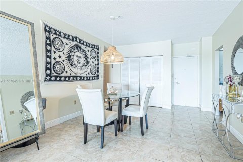 Condo in Sunny Isles Beach, Florida, 1 bedroom  № 1374299 - photo 11