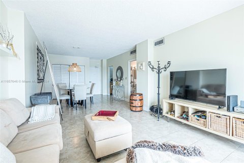 Copropriété à vendre à Sunny Isles Beach, Floride: 1 chambre, 70.79 m2 № 1374299 - photo 7