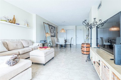 Copropriété à vendre à Sunny Isles Beach, Floride: 1 chambre, 70.79 m2 № 1374299 - photo 9