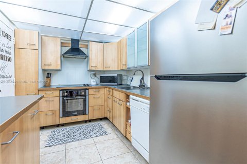 Condo in Sunny Isles Beach, Florida, 1 bedroom  № 1374299 - photo 23