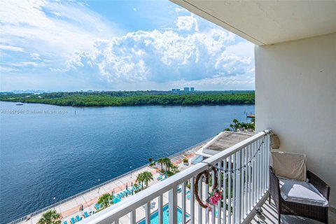 Condo in Sunny Isles Beach, Florida, 1 bedroom  № 1374299 - photo 18