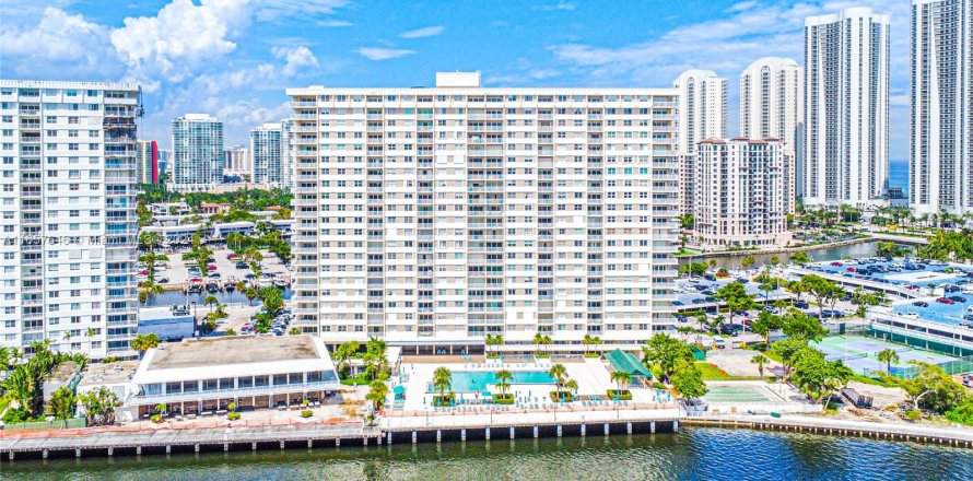 Condo in Sunny Isles Beach, Florida, 1 bedroom  № 1374299