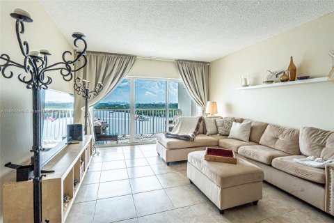 Condo in Sunny Isles Beach, Florida, 1 bedroom  № 1374299 - photo 4