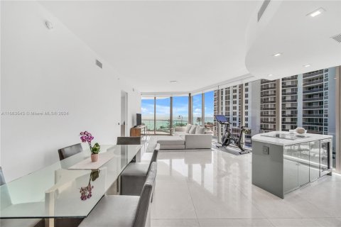 Condominio en venta en Sunny Isles Beach, Florida, 2 dormitorios, 140.38 m2 № 1374259 - foto 6