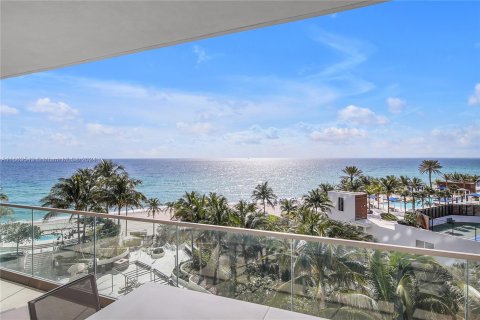 Copropriété à vendre à Sunny Isles Beach, Floride: 2 chambres, 140.38 m2 № 1374259 - photo 1