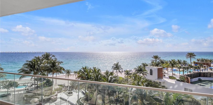 Condominio en Sunny Isles Beach, Florida, 2 dormitorios  № 1374259