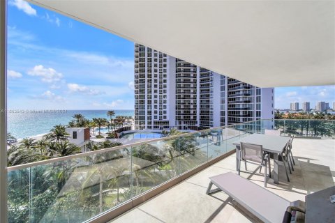 Copropriété à vendre à Sunny Isles Beach, Floride: 2 chambres, 140.38 m2 № 1374259 - photo 2