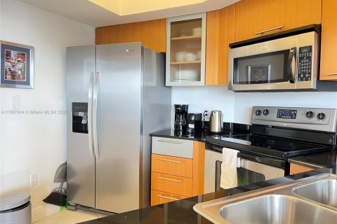 Condo in Miami, Florida, 2 bedrooms  № 1206366 - photo 7