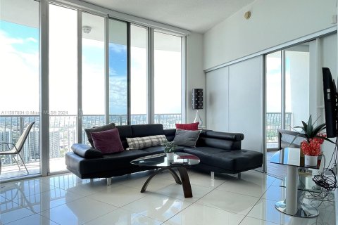 Condo in Miami, Florida, 2 bedrooms  № 1206366 - photo 1