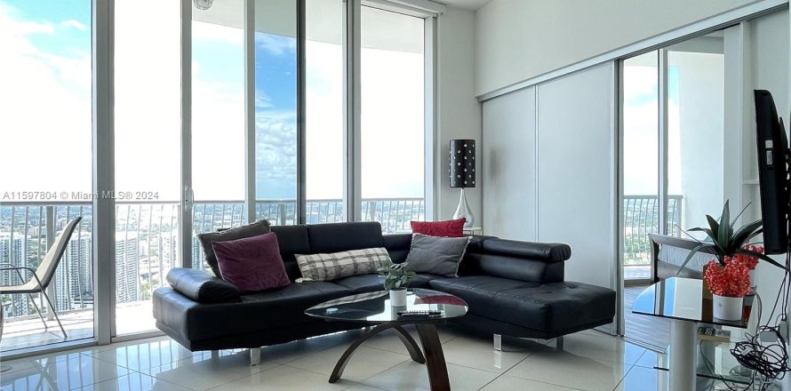 Condo in Miami, Florida, 2 bedrooms  № 1206366