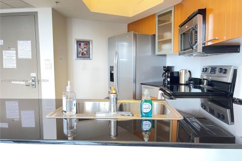 Condo in Miami, Florida, 2 bedrooms  № 1206366 - photo 6