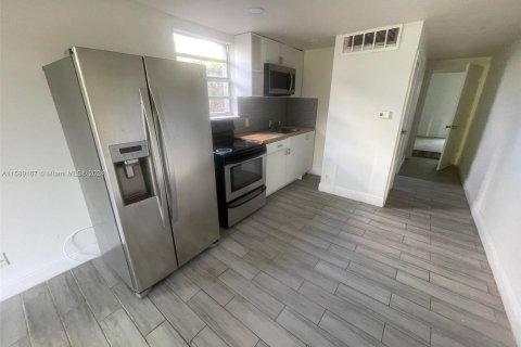 Immobilier commercial à vendre à Miami, Floride: 245.08 m2 № 1178063 - photo 25