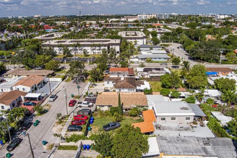 Propiedad comercial en venta en Miami, Florida, 245.08 m2 № 1178063 - foto 19