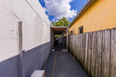 Immobilier commercial à vendre à Miami, Floride: 245.08 m2 № 1178063 - photo 7