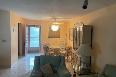 Condo in Palm Springs, Florida, 1 bedroom  № 1101975 - photo 29