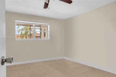 Condo in Delray Beach, Florida, 2 bedrooms  № 1310408 - photo 11