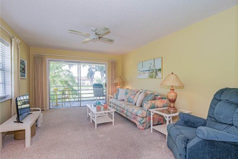 Condo in Vero Beach, Florida, 2 bedrooms  № 1136586 - photo 1